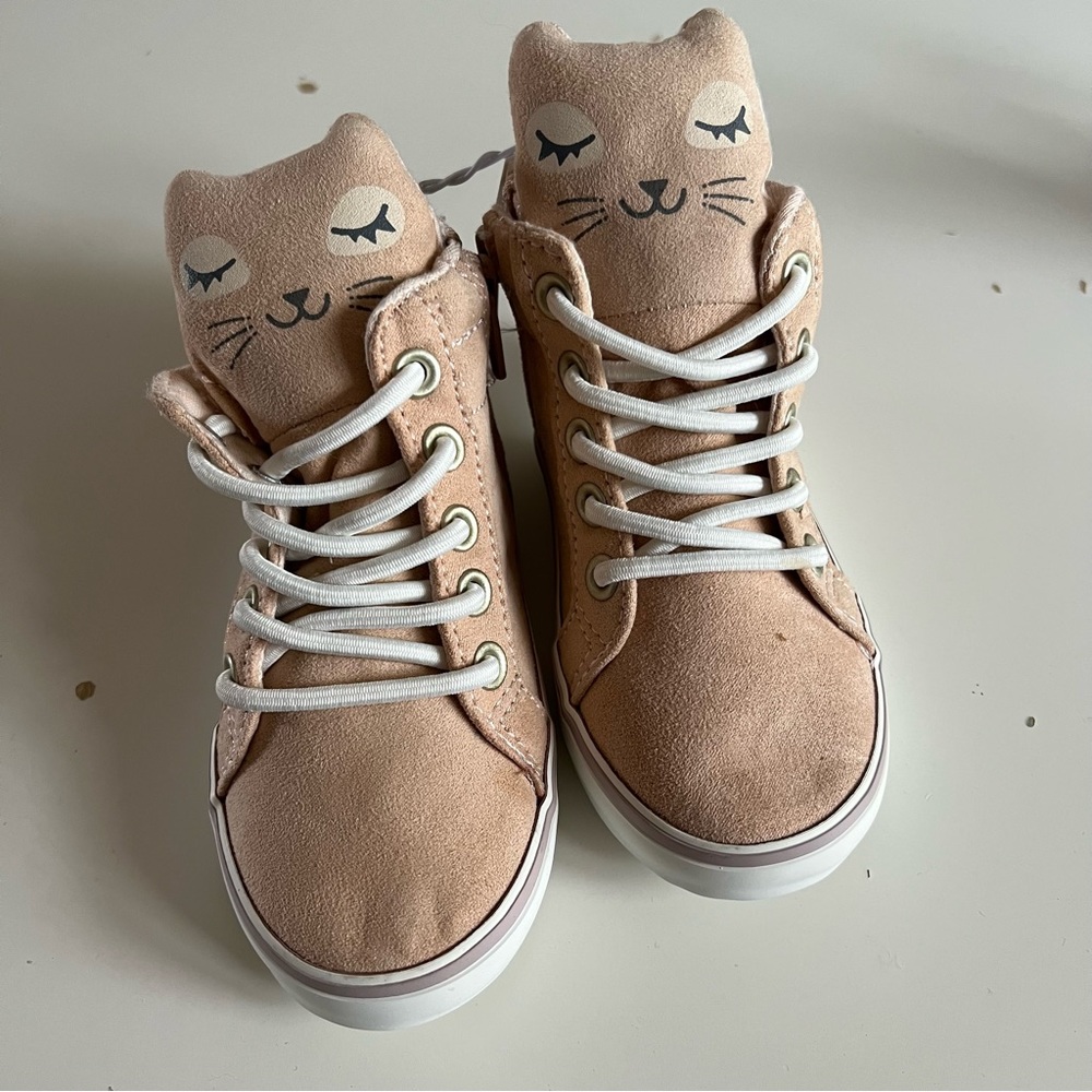 [BOGO ✨] NWT Cat Sneakers 🐱